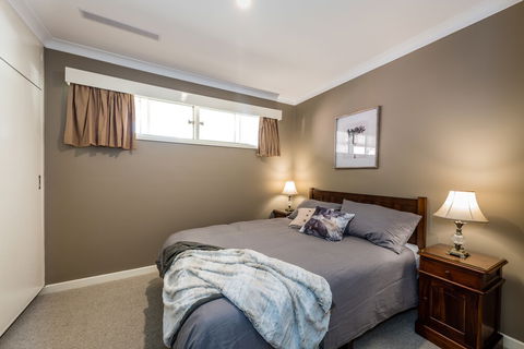 Hedge House- Luxury Space Style Location - Accommodation Port Hedland 6