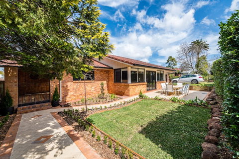 Hedge House- Luxury Space Style Location - Accommodation Port Hedland 1