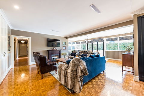 Hedge House- Luxury Space Style Location - Accommodation Port Hedland 5