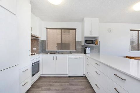 Kings Beach Ocean Front Views Private Balcony Overlooking Kings Beach - Accommodation Port Hedland 2