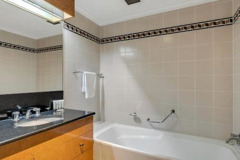 DREAM HARBOUR VIEW 2 BRM / GYM POOL & PARKING - Accommodation Port Hedland 1