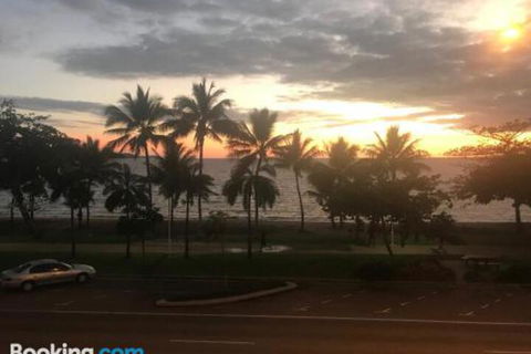 Townsville Strand Lighthouse Apartment 3 - Accommodation Port Hedland 1