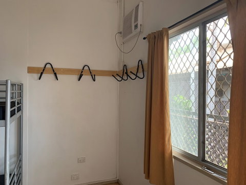 Roey Backpackers & Party Bar - Accommodation Port Hedland 2