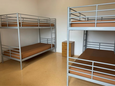 Roey Backpackers & Party Bar - Accommodation Port Hedland 3