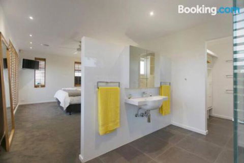 Anchor Beachfront Retreat - Accommodation Port Hedland 3