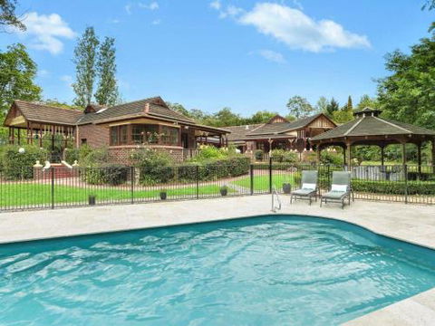 THE ELMS Berry Berry & Surrounds 4pm Check Out Sundays - Accommodation Port Hedland 0