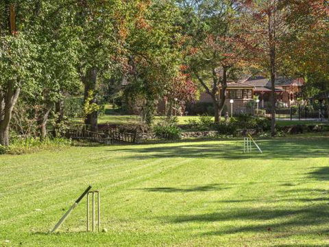 THE ELMS Berry Berry & Surrounds 4pm Check Out Sundays - Accommodation Port Hedland 5