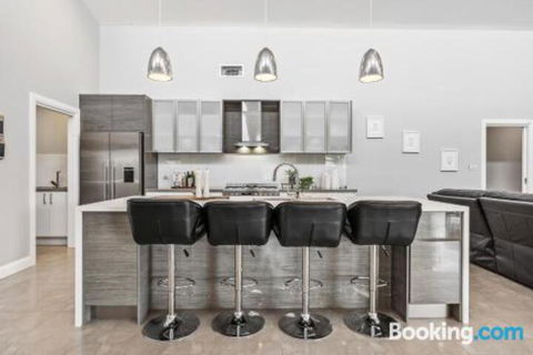 Wentworth Estate 5 Bedroom Luxury Home Sleeps 12 - Accommodation Port Hedland 2