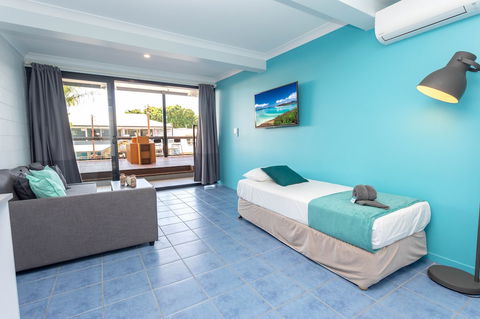 Airlie Sun & Sand Accommodation 2 - Accommodation Port Hedland 4