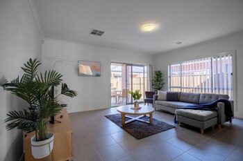 Big Family Fun@ 4 Bedrooms House In Point Cook - Accommodation Port Hedland 0