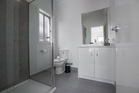 Big Family Fun@ 4 Bedrooms House In Point Cook - Accommodation Port Hedland 4