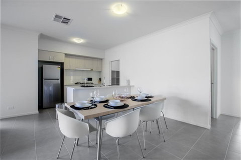 Big Family Fun@ 4 Bedrooms House In Point Cook - Accommodation Port Hedland 2