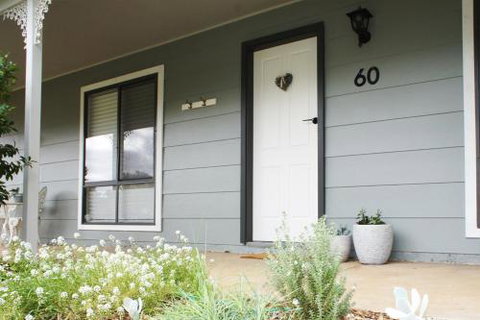 Charlottes Honor River & Golf Cottage - Accommodation Port Hedland 2