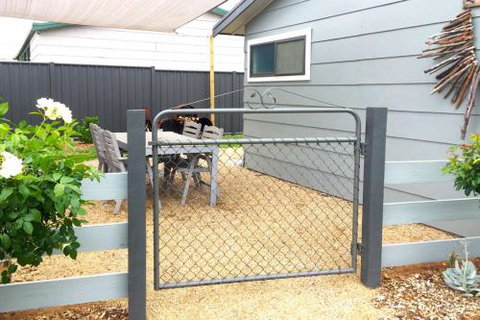 Charlottes Honor River & Golf Cottage - Accommodation Port Hedland 1