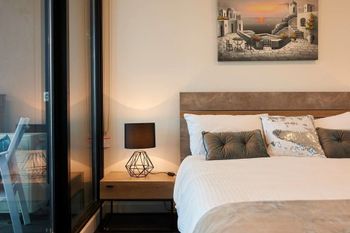 Panoramic Melbourne Views From Stylish Apartment - Accommodation Port Hedland 2