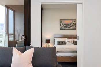 Panoramic Melbourne Views From Stylish Apartment - Accommodation Port Hedland 6