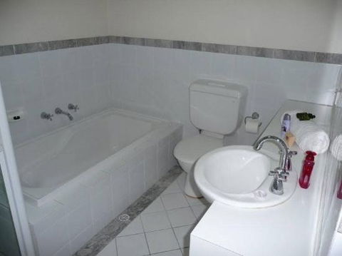 Absolute Luxury In The East End Of Adelaide Apartment - Accommodation Port Hedland 3