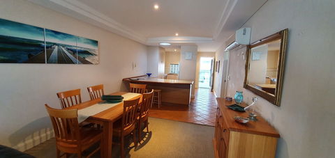 Sea Breeze Luxury Holiday Apartment Accommodation - Accommodation Port Hedland 1