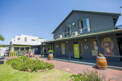 Dunsborough Beachouse YHA Backpackers - Accommodation Port Hedland 0