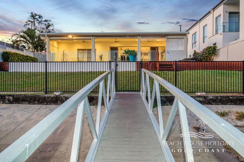 Absolute Beachfront Holiday House - Accommodation Port Hedland 5