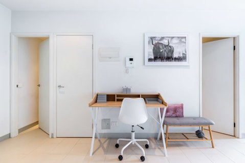 Ella, 1BDR Melbourne Apartment - Accommodation Port Hedland 5