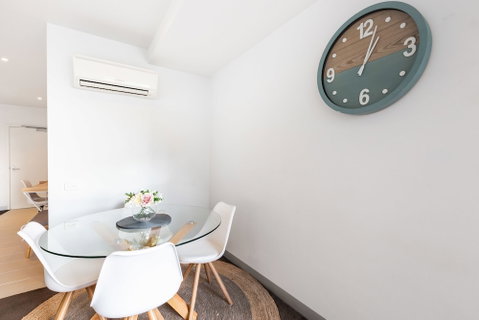 Ella, 1BDR Melbourne Apartment - Accommodation Port Hedland 4