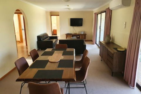 Annies Holiday Units - Accommodation Port Hedland 0