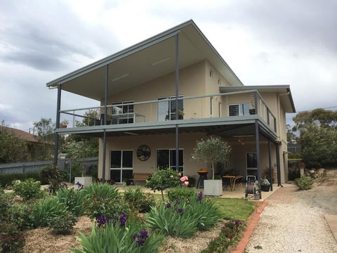 Lyreen's Apartment B&B - Accommodation Port Hedland 1