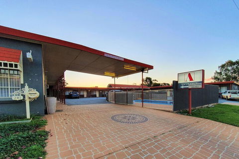 Ardeanal Motel West Wyalong - Accommodation Port Hedland 1