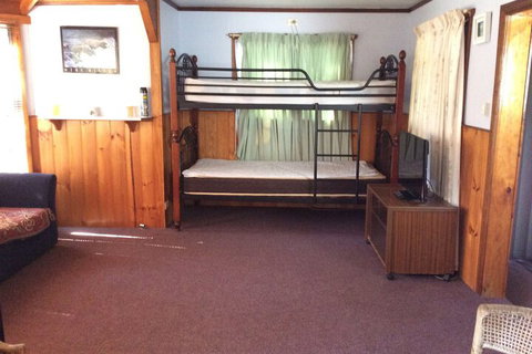 Crayfish Creek Van & Cabin Park - Accommodation Port Hedland 2