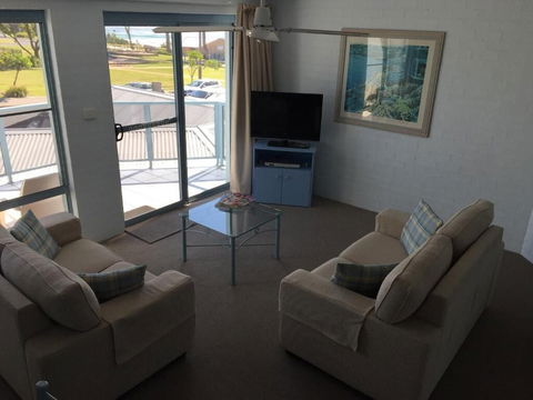 Breakers Apartments Mollymook - Accommodation Port Hedland 2