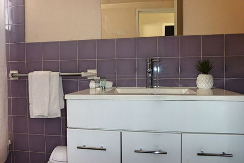 Jadran Motel & El Jays Holiday Lodge - Accommodation Port Hedland 4