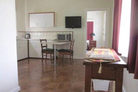 Lakes Waterfront Motel & Holiday Cottages - Accommodation Port Hedland 6