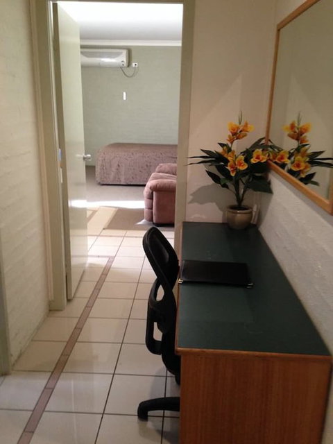 Francis Phillip Motor Inn - Accommodation Port Hedland 6