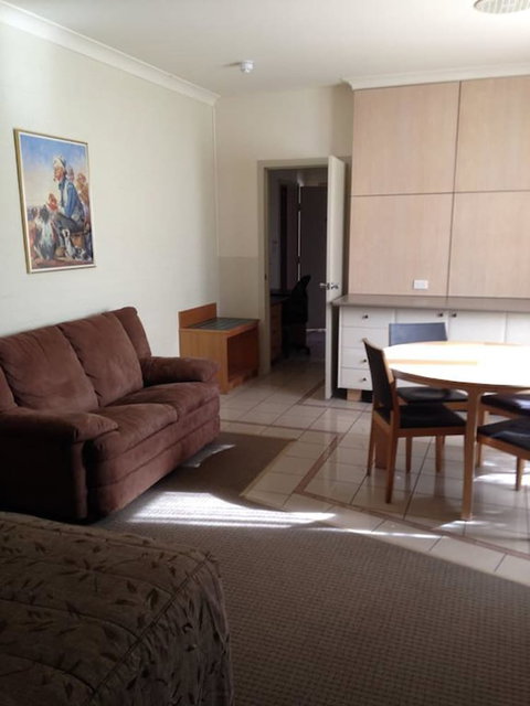 Francis Phillip Motor Inn - Accommodation Port Hedland 4