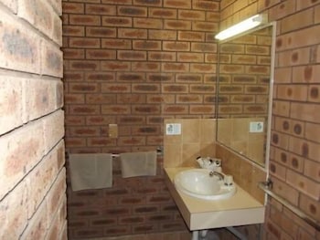 Cobar Town And Country Motor Inn - Accommodation Port Hedland 2