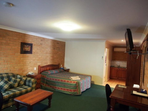 Cobar Town And Country Motor Inn - Accommodation Port Hedland 3