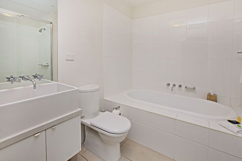 Waterfront Melbourne Apartments - Accommodation Port Hedland 3