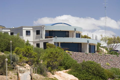 Cliff House Beachfront Villas - Accommodation Port Hedland 2