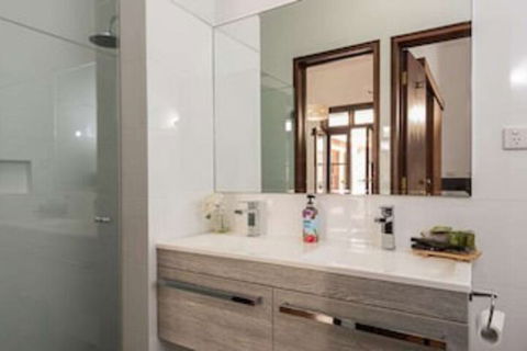 Fairway Manor Accommodation - Accommodation Port Hedland 0
