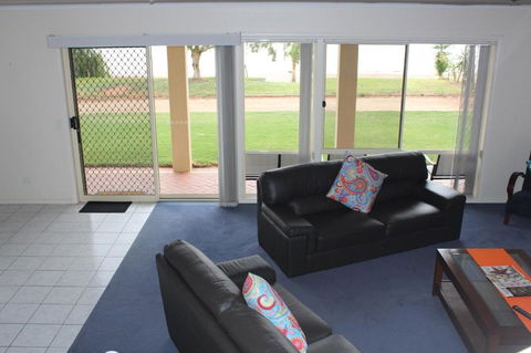 Lake Boga Waterfront Holiday House - Accommodation Port Hedland 5
