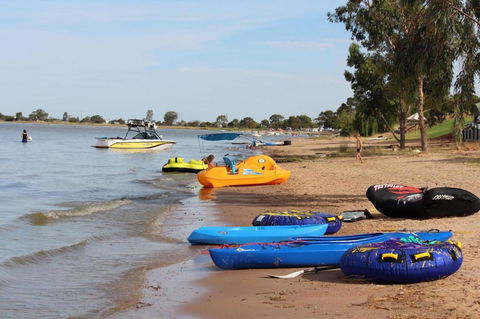 Lake Boga Waterfront Holiday House - Accommodation Port Hedland 3