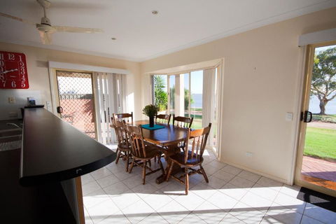 Lake Boga Waterfront Holiday House - Accommodation Port Hedland 1