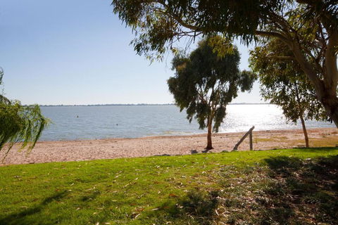 Lake Boga Waterfront Holiday House - Accommodation Port Hedland 6