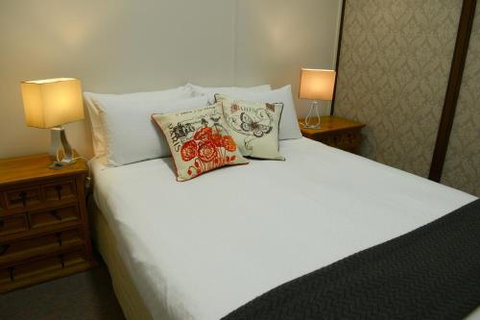 The Bank B & B West Wyalong - Accommodation Port Hedland 5