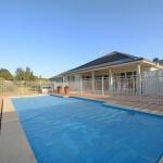 Silver Springs (4br) Cottage With Wifi Views Olives & Space . Fireplace Views Olives & Space - Accommodation Port Hedland 0