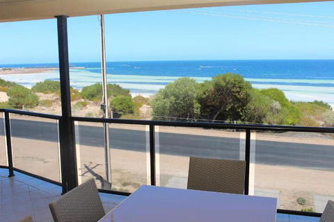 The Lighthouse Beachfront Accommodation - Accommodation Port Hedland 4