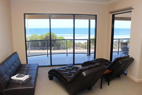 The Lighthouse Beachfront Accommodation - Accommodation Port Hedland 2