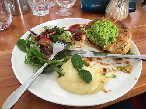 Lake Edge Cafe - Accommodation Port Hedland 0