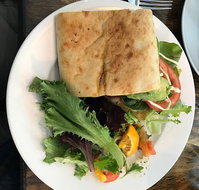 No 325 Cafe
